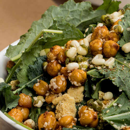 Salad with chickpeas and grains