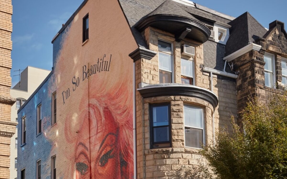 Divine mural in Mount Vernon